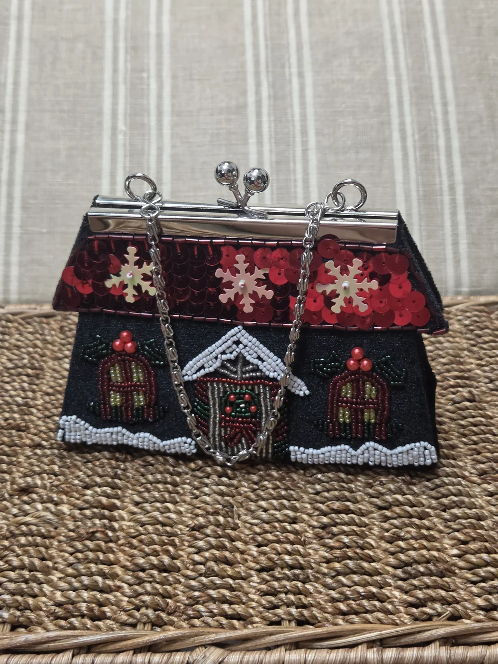 Little Girls velvet beaded sequin Christmas purse with silver chain, kiss clasp